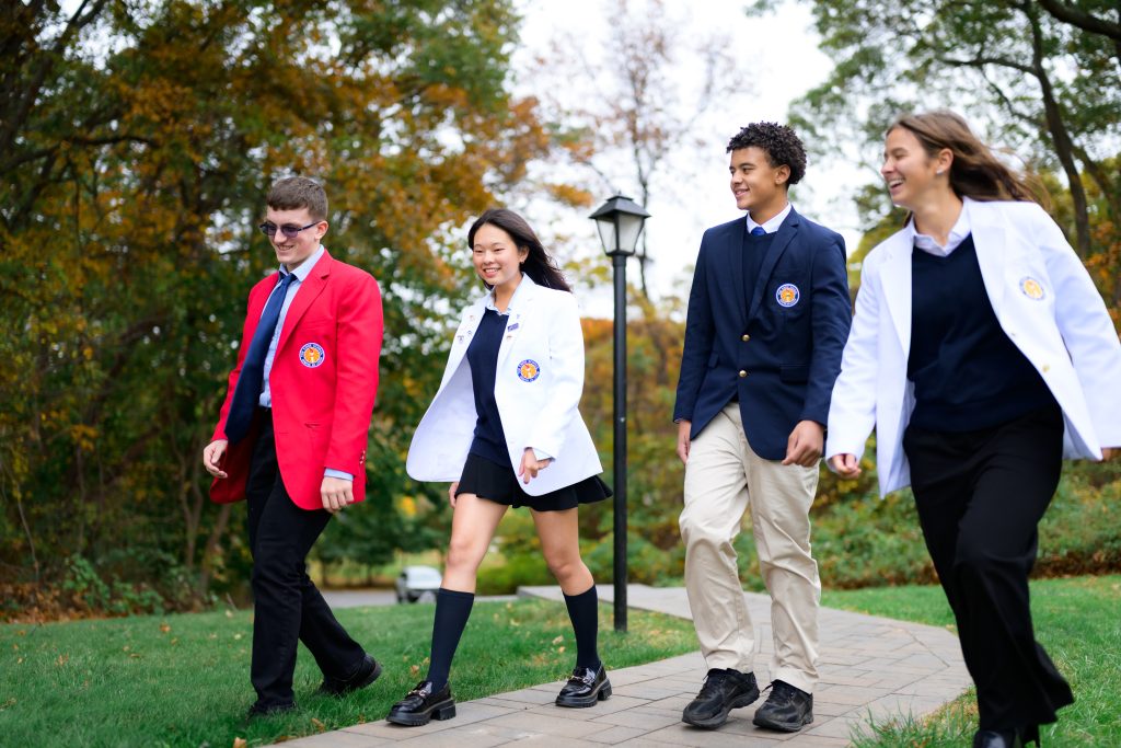 Knox Students Walking To Class In Fall